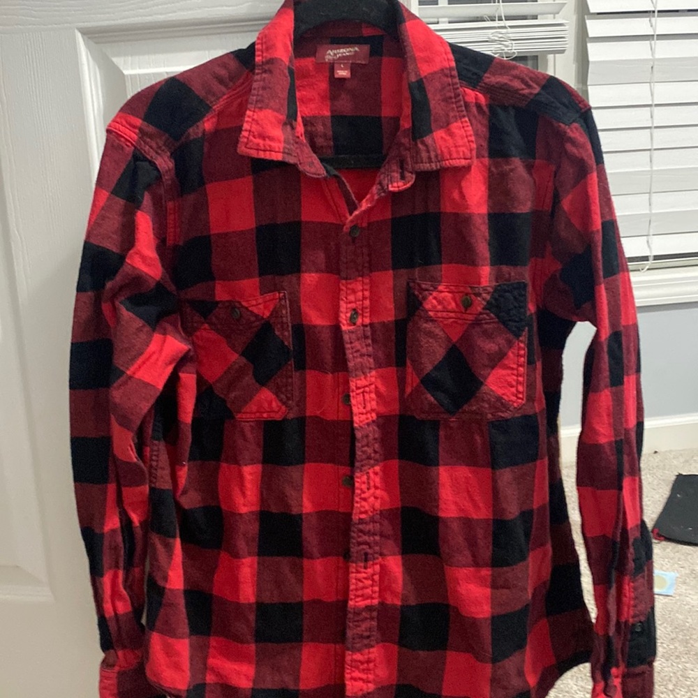 Men’s large red and black plaid long sleeved shirt
